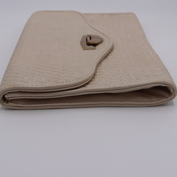 Urban Expressions Cream Quilted Envelope Clutch Bag | Certified Vegan - Picture 5 of 14